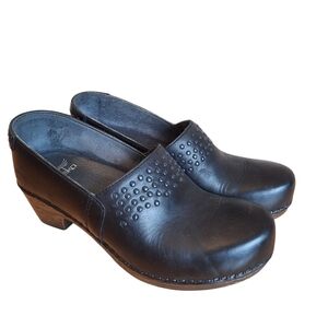 Dansko Mavis Women's Size EU 37/US 6.5-7 Black Oiled Leather Clogs Studded